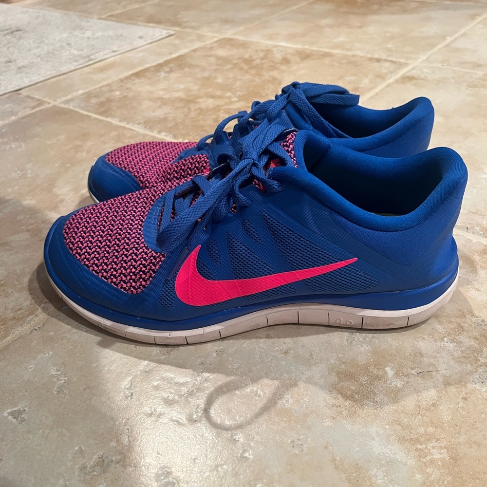 Women’s Nike Free 4.0 - size 8.5